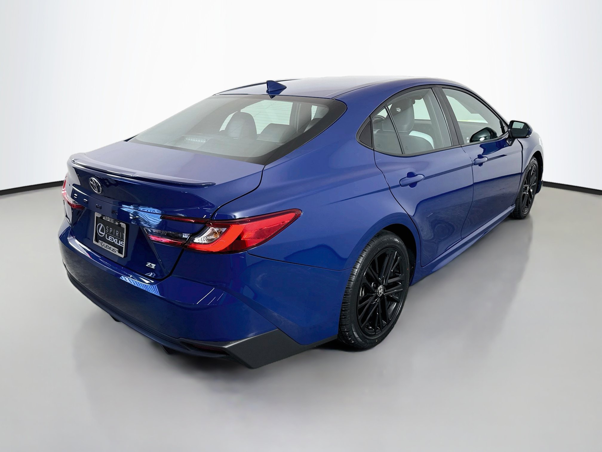 Used 2025 Toyota Camry SE FWD image 7
