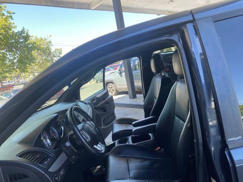 Used 2014 Dodge Grand Caravan R/T w/ Driver Convenience Group FWD image 13