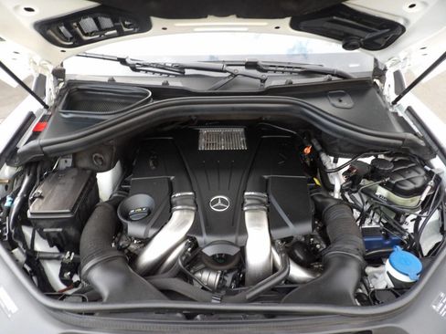 Used 2014 Mercedes-Benz GL 450 4MATIC image 16