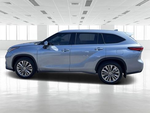 Used 2022 Toyota Highlander Platinum image 7