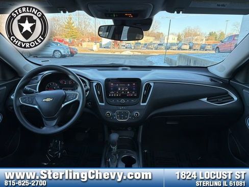 Used 2025 Chevrolet Malibu LT image 9