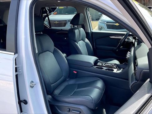 Used 2025 Honda Pilot EX-L image 8