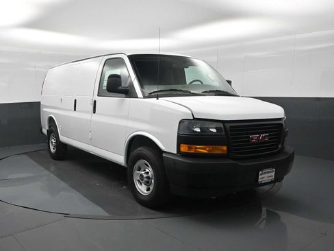 New 2026 GMC Savana 3500 w/ Driver Convenience Package RWD image 2