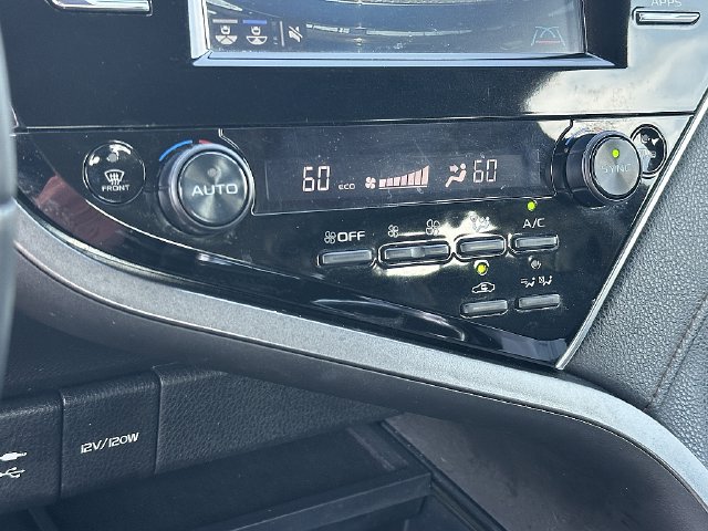Used 2018 Toyota Camry XLE FWD image 31