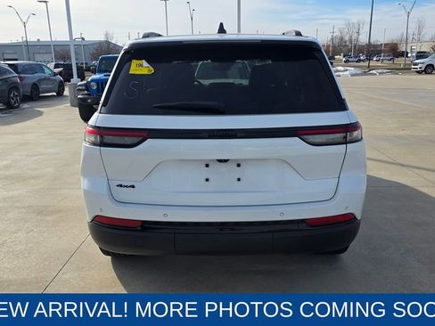 Used 2022 Jeep Grand Cherokee Altitude image 4