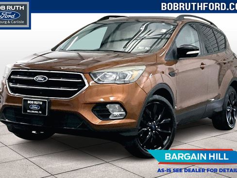 Used 2017 Ford Escape Titanium image 1