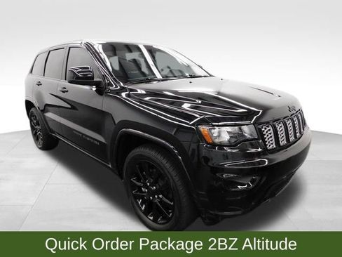 Used 2019 Jeep Grand Cherokee Altitude image 2