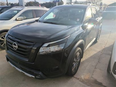 Certified 2023 Nissan Pathfinder SL w/ Lighting Package (N92)