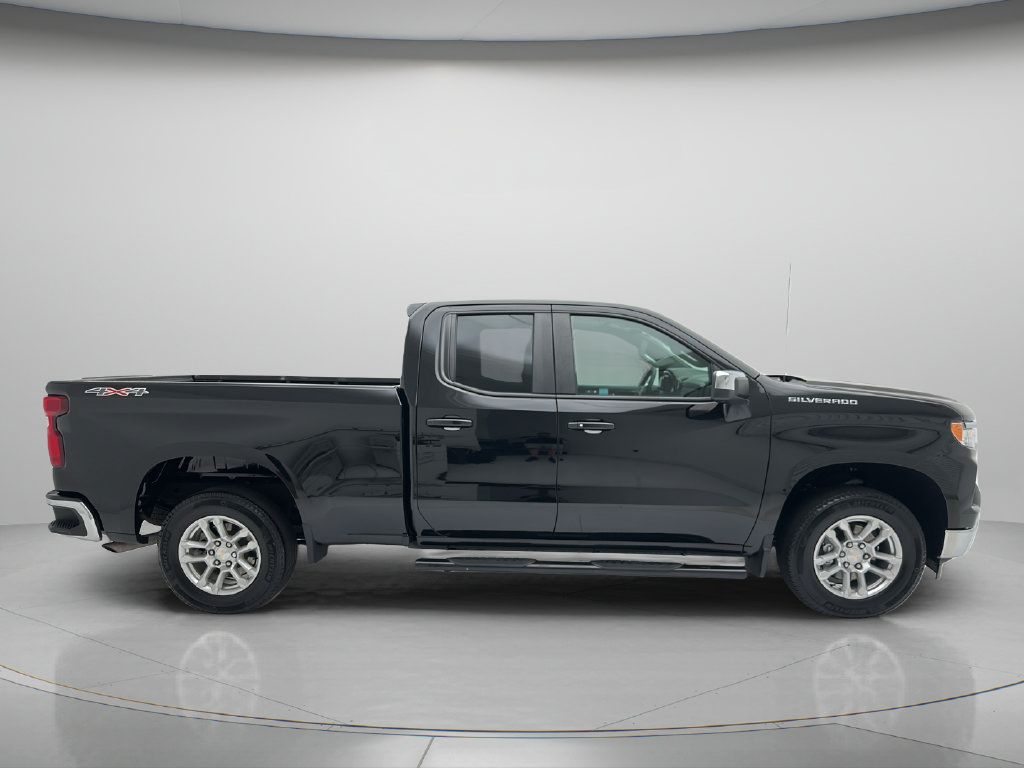 Used 2024 Chevrolet Silverado 1500 LT AWD/4WD image 4