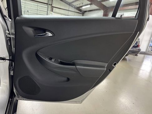 Used 2018 Chevrolet Volt LT w/ LT Driver Confidence Package image 13