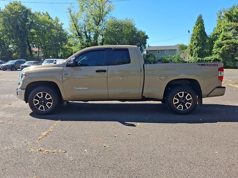 Used 2018 Toyota Tundra SR5 w/ TRD Off Road Package AWD/4WD image 4