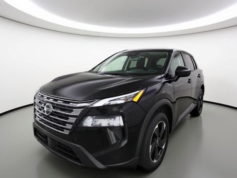 Used 2025 Nissan Rogue SV image 3