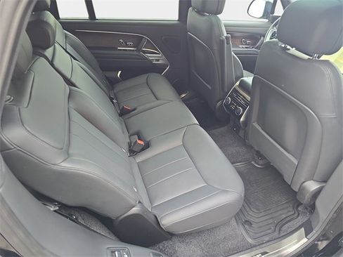 Used 2025 Land Rover Range Rover Long Wheelbase SE image 11