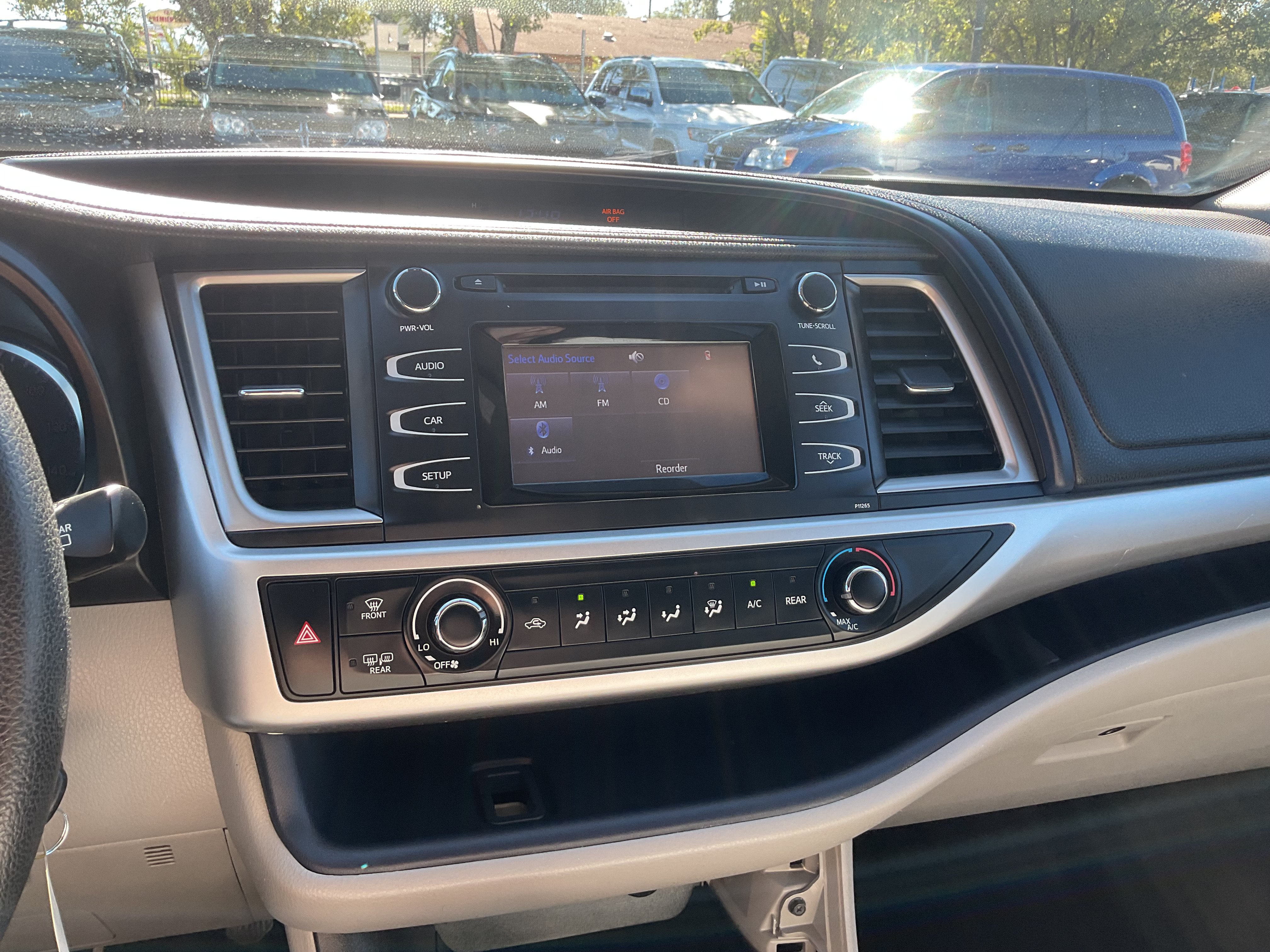 Used 2016 Toyota Highlander LE AWD/4WD image 12