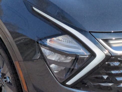 Used 2023 Kia Sportage SX image 9