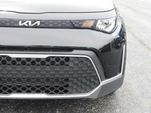 Used 2025 Kia Soul LX w/ LX Technology Package FWD image 9