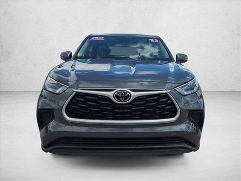 Used 2023 Toyota Highlander L FWD image 2