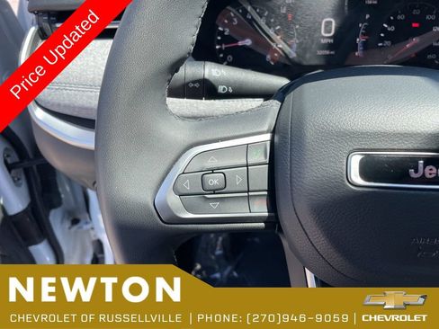 Used 2025 Jeep Compass Latitude AWD/4WD image 13