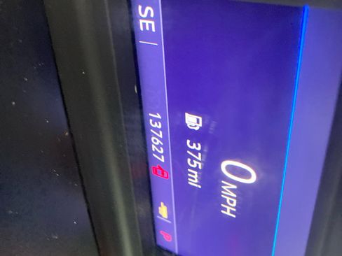 Used 2021 Chevrolet Silverado 2500 LT w/ Convenience Package image 18