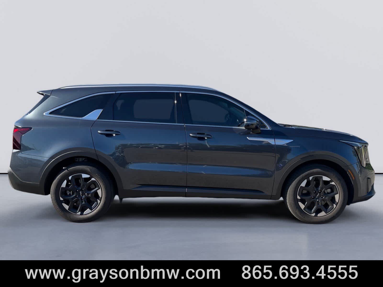 Used 2024 Kia Sorento S w/ Panoramic Sunroof Package FWD image 2