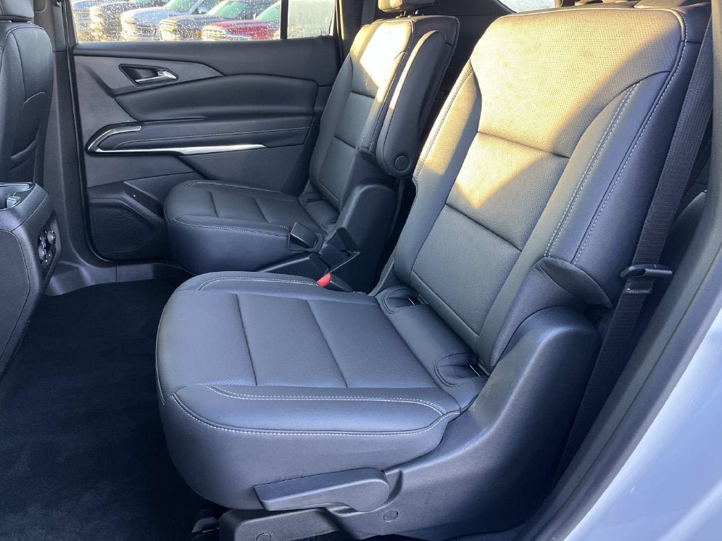 Used 2026 Chevrolet Traverse LT FWD image 19