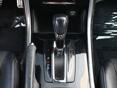 Used 2017 Honda Accord Sport image 12