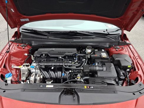 Certified 2025 Hyundai Elantra Sport image 29