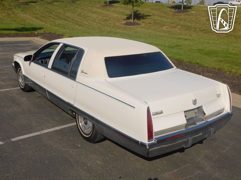 Used 1995 Cadillac Fleetwood Brougham RWD image 11