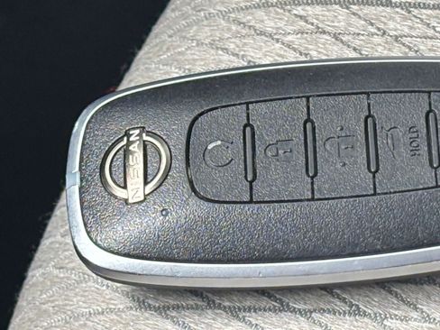 Used 2025 Nissan Rogue SV FWD image 27