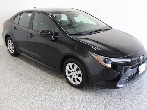 Used 2026 Toyota Corolla LE FWD image 4