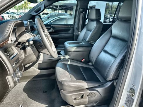 Used 2024 Chevrolet Suburban LT AWD/4WD image 3