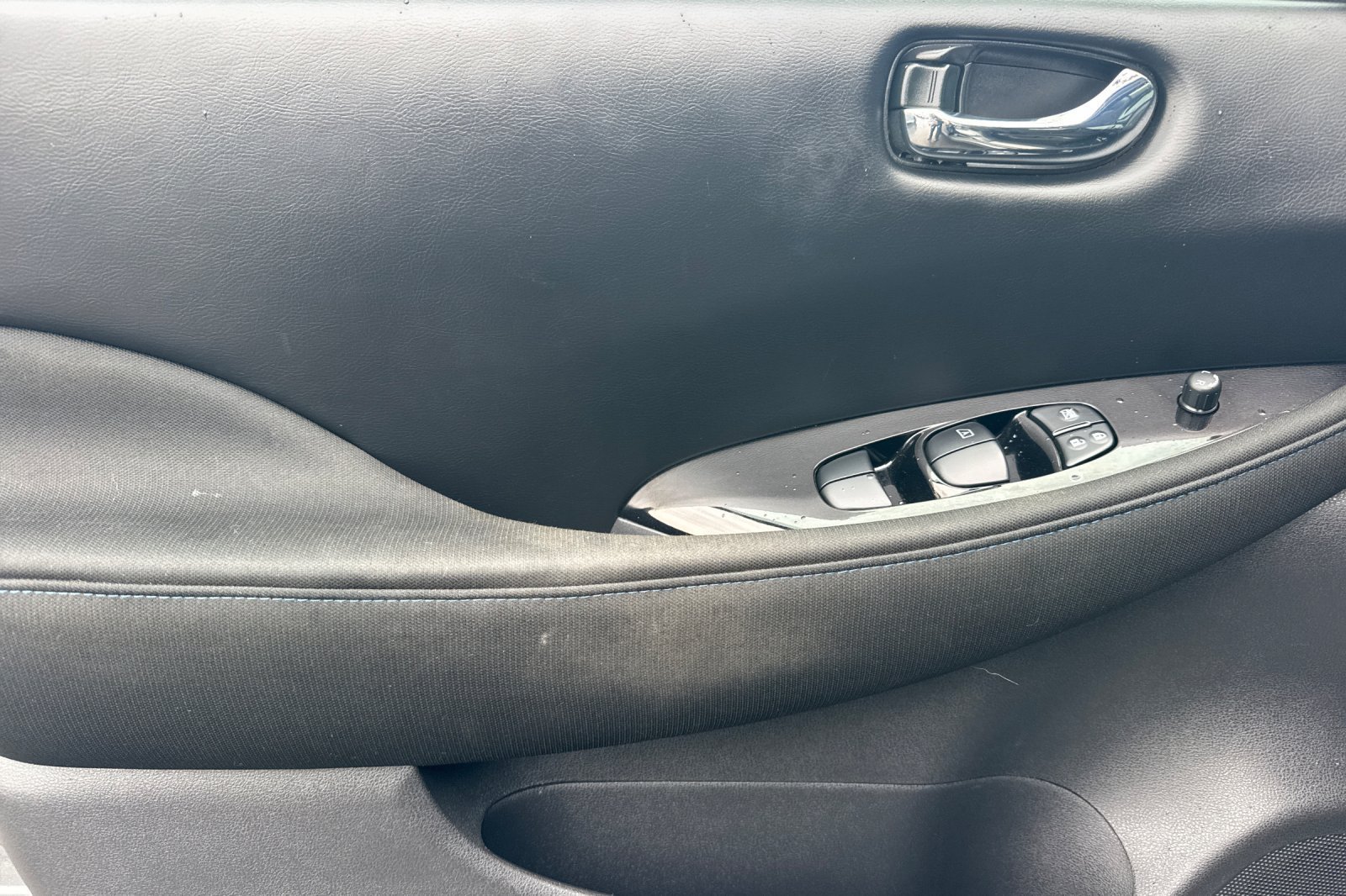 Certified 2025 Nissan Leaf SV Plus FWD image 12
