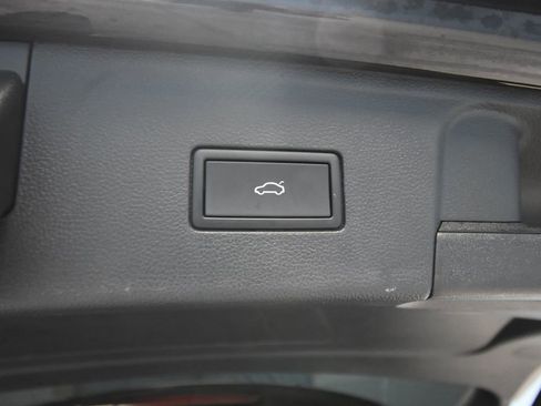 Used 2024 Volkswagen Atlas SE w/ Black Wheel Package image 30