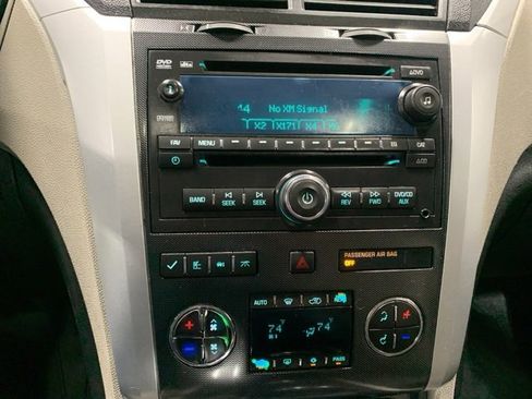 Used 2011 Chevrolet Traverse LTZ image 17