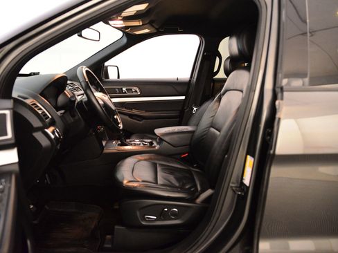 Used 2017 Ford Explorer XLT w/ Equipment Group 202A image 23