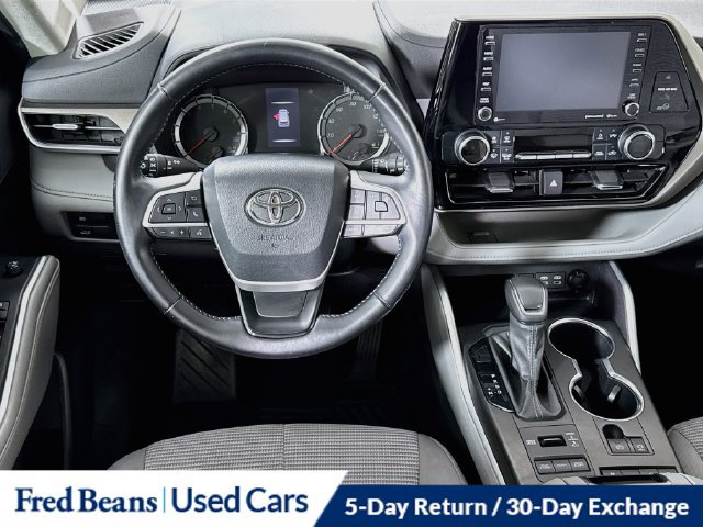 Used 2022 Toyota Highlander LE AWD/4WD image 26