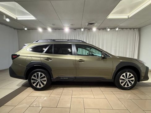 Used 2024 Subaru Outback Premium AWD/4WD image 6