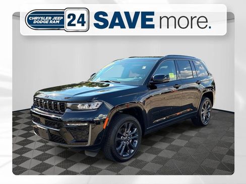 Certified 2026 Jeep Grand Cherokee Limited AWD/4WD image 1