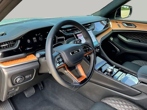 Used 2025 Jeep Grand Cherokee L Summit AWD/4WD image 18