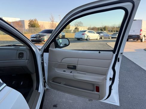 Used 2004 Ford Crown Victoria Police Interceptor image 20