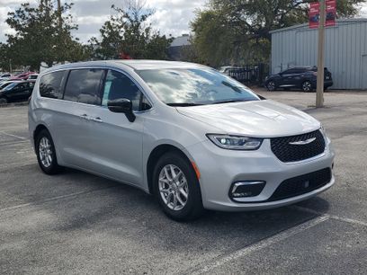 Used 2024 Chrysler Pacifica Touring-L
