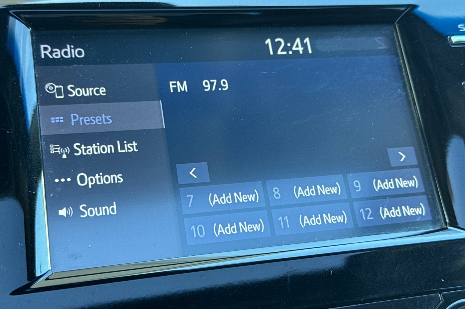 Used 2018 Toyota Camry SE w/ Moonroof Package FWD image 18