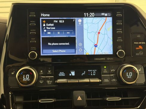 Used 2020 Toyota Highlander XLE AWD/4WD image 17