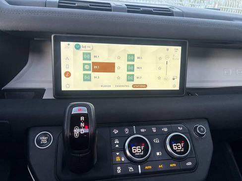 Used 2021 Land Rover Defender 90 First Edition image 7