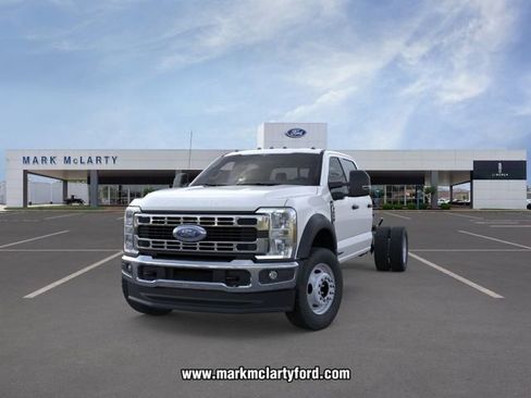 New 2026 Ford F550 4x4 Crew Cab image 2