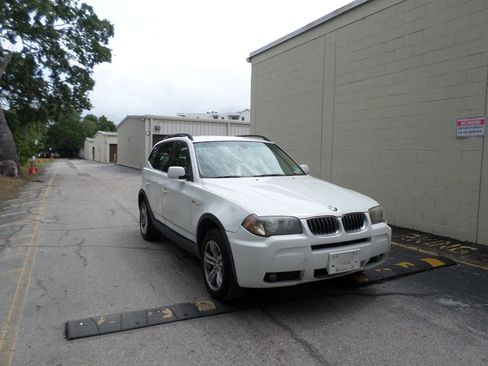 Used 2006 BMW X3 3.0i image 2