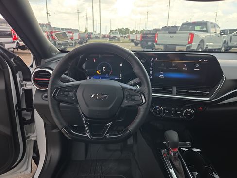 Used 2026 Chevrolet Trax RS w/ Sunroof Package FWD image 29