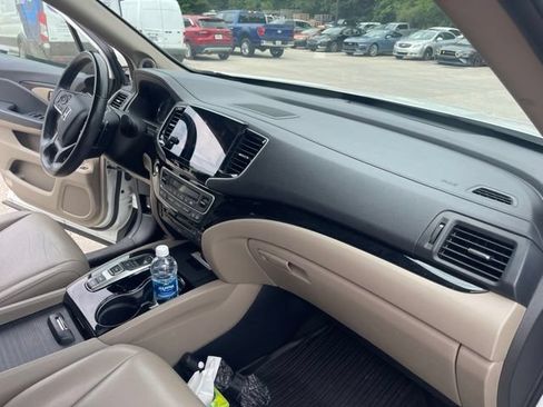 Used 2020 Honda Pilot Touring image 35