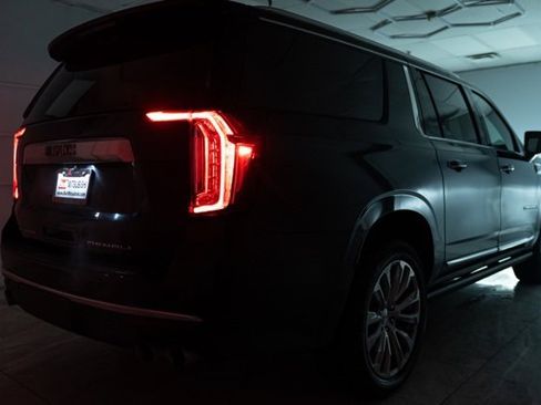 Used 2023 GMC Yukon XL Denali image 42