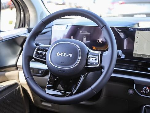 New 2026 Kia Carnival FWD image 17